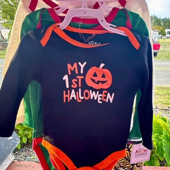 My first Halloween 3 mo, Christmas 6-9 mo, Valentine’s Day 6-9 mo. Onesies - Picture 8 of 10
